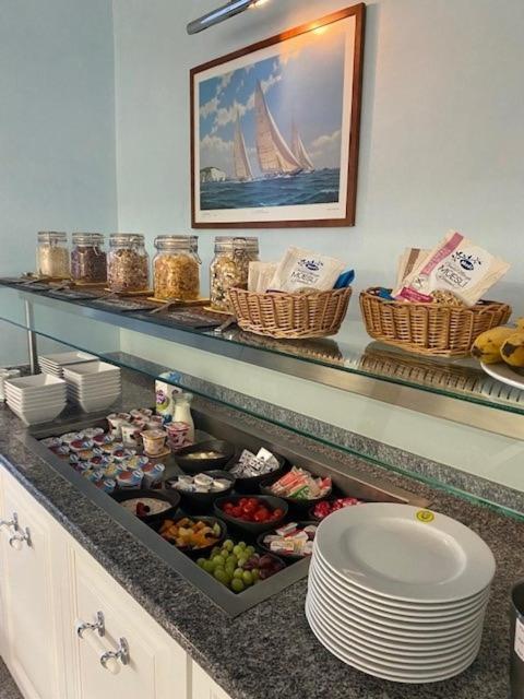Holiday Hotel Yachtsport Resort Lago Maggiore Brissago Dış mekan fotoğraf