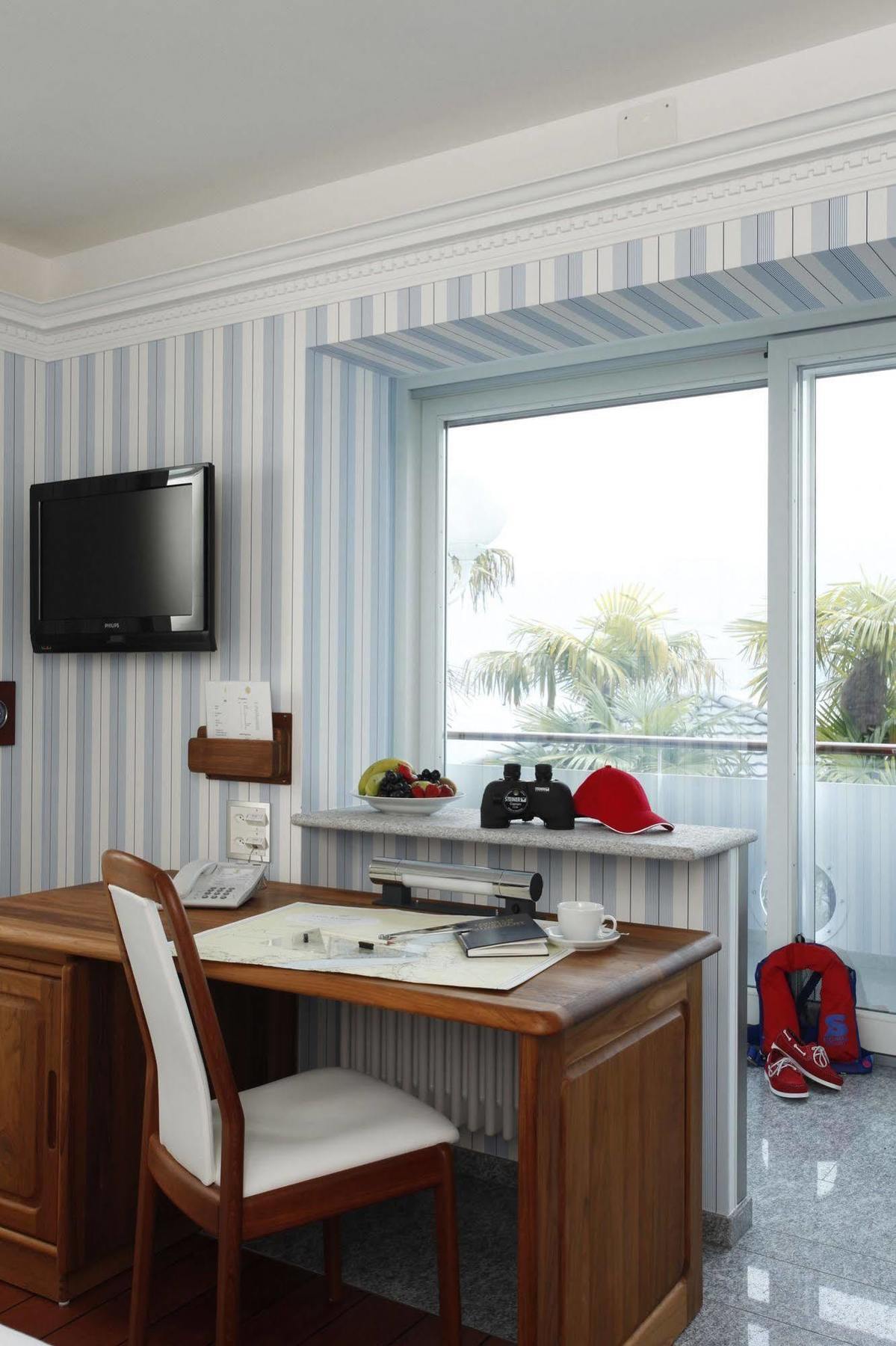 Holiday Hotel Yachtsport Resort Lago Maggiore Brissago Dış mekan fotoğraf